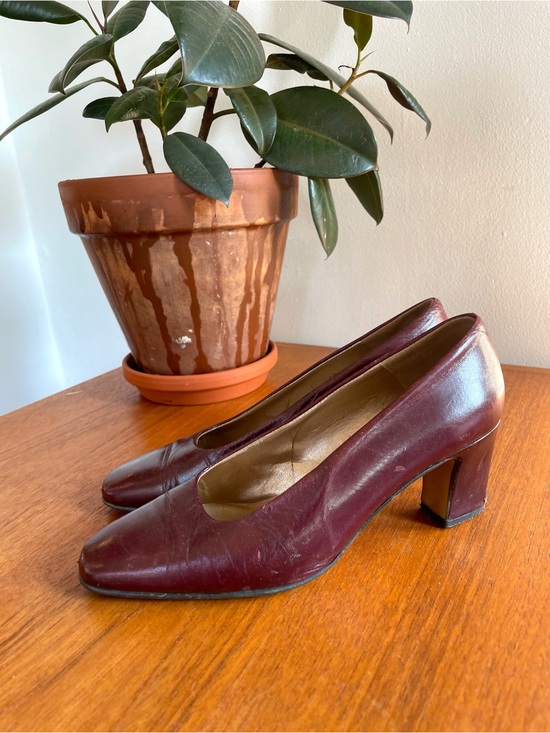 Vintage Shoes - Burgundy Leather Block Heel Pumps